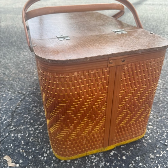 Redmon Picnic Basket  Wood Lid w/ metal Handles MCM - Picture 4 of 15